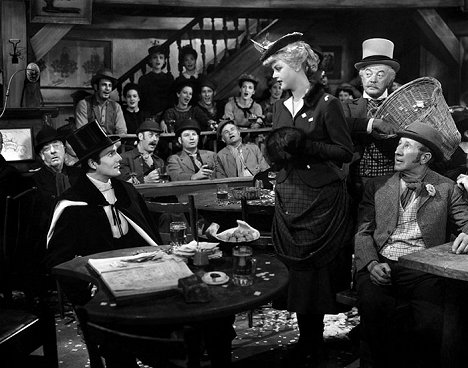 Hurd Hatfield, Angela Lansbury, Billy Bevan - Dorian Gray képe - Filmfotók