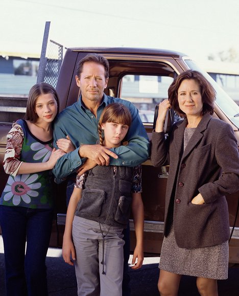 Michelle Trachtenberg, Peter Strauss, Yvonne Zima, Mary McDonnell - A Father's Choice - Promoción