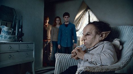 Rupert Grint, Emma Watson, Daniel Radcliffe, Warwick Davis - Harry Potter a Dary smrti - 2. - Z filmu