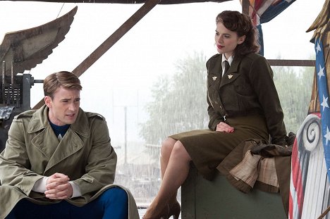 Chris Evans, Hayley Atwell - Captain America : First Avenger - Film