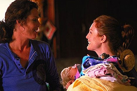 Sigourney Weaver, Julianne Moore - A Map of the World - Film