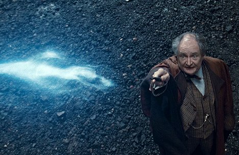 Jim Broadbent - Harry Potter a Relikvie smrti - část 2 - Z filmu
