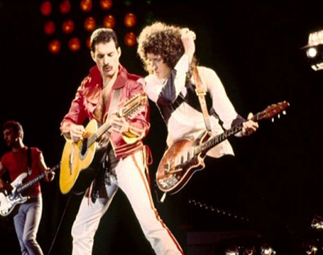 Freddie Mercury, Brian May - Queen on Fire: Live at the Bowl - Z filmu