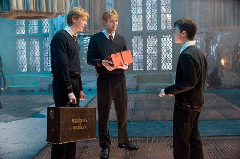 James Phelps, Oliver Phelps, Daniel Radcliffe - Harry Potter and the Order of the Phoenix - Van film