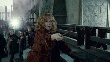 Mark Williams, Bonnie Wright, Oliver Phelps, Julie Walters - Harry Potter and the Deathly Hallows: Part 2 - Photos