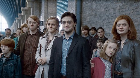 Ryan Turner, Rupert Grint, Emma Watson, Daniel Radcliffe, Daphne de Beistegui, Bonnie Wright - Harry Potter a Dary smrti - 2. - Z filmu