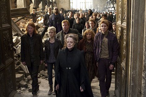 Domhnall Gleeson, Clémence Poésy, George Harris, Mark Williams, Maggie Smith, Julie Walters, Chris Rankin, Oliver Phelps - Harry Potter and the Deathly Hallows: Part 2 - Photos