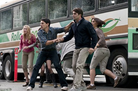 Nicholas D'Agosto, Emma Bell, Miles Fisher - Final Destination 5 - Photos