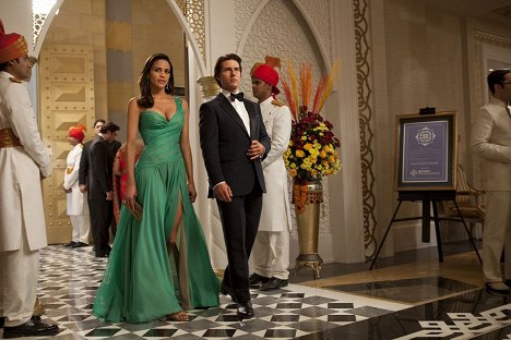 Paula Patton, Tom Cruise - Mission: Impossible - Ghost Protocol - Photos