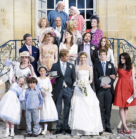 Jean-Pierre Marielle, Danielle Darrieux, Aurore Clément, Charlotte de Turckheim, Eric Savin, Julie Depardieu, Hélène Fillières, Jérémie Renier, Clémence Poésy, Louise Monot - The Wedding Cake - Photos