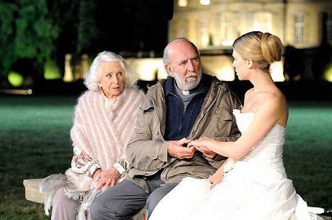 Danielle Darrieux, Jean-Pierre Marielle, Clémence Poésy - Svatební dort - Z filmu