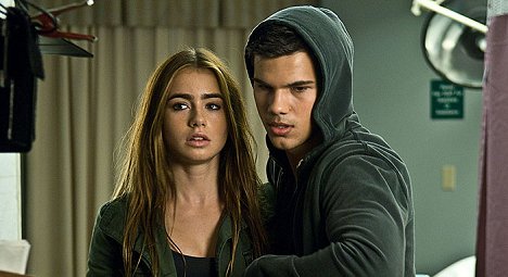 Lily Collins, Taylor Lautner - Sin salida - De la película