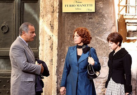 Sophia Loren, Xhilda Lapardhaja - La mia casa è piena di specchi - Filmfotos