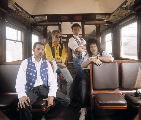 Freddie Mercury, Roger Taylor, John Deacon, Brian May - Days of our Lives - Werbefoto
