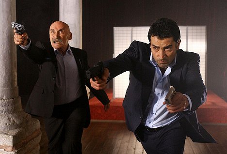Tuncel Kurtiz, Kenan İmirzalıoğlu - Ezel - Kuvat elokuvasta
