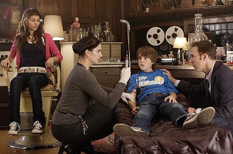 Victoria Justice, Brooke Shields, Chase Ellison - The Boy Who Cried Werewolf - Van film