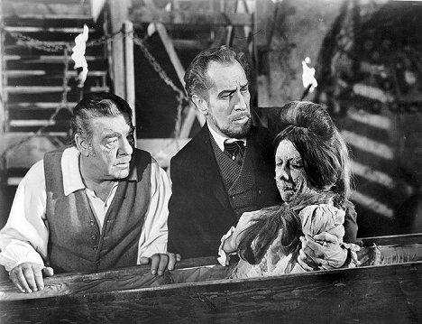 Lon Chaney Jr., Vincent Price - The Haunted Palace - Photos