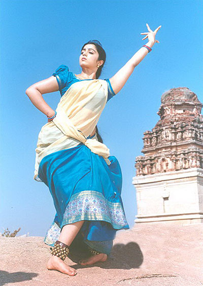 Charmy Kaur - Pournami - Kuvat elokuvasta