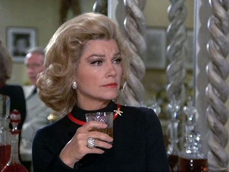 Anne Baxter - Columbo - Requiem for a Falling Star - Photos