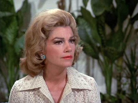 Anne Baxter - Columbo - Requiem for a Falling Star - Photos