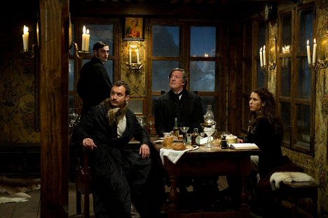 Jack Laskey, Jude Law, Stephen Fry, Noomi Rapace - Sherlock Holmes: Juego de sombras - De la película