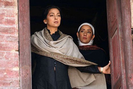 Juhi Chawla, Manisha Koirala - I Am - Z filmu