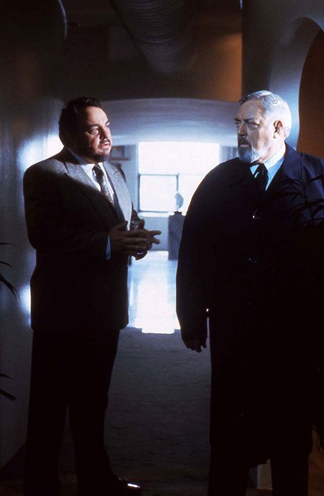 John Rhys-Davies, Raymond Burr - Perry Mason: The Case of the Fatal Framing - Photos