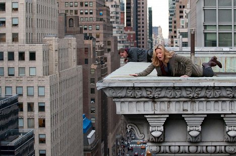 Jamie Bell, Elizabeth Banks - Man on a Ledge - Photos