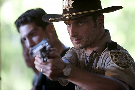 Andrew Lincoln - The Walking Dead - What Lies Ahead - Photos