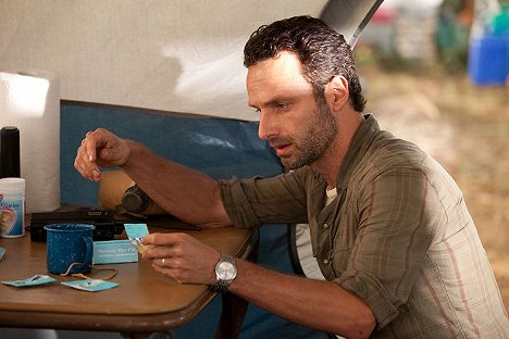 Andrew Lincoln - The Walking Dead - Secrets - Photos
