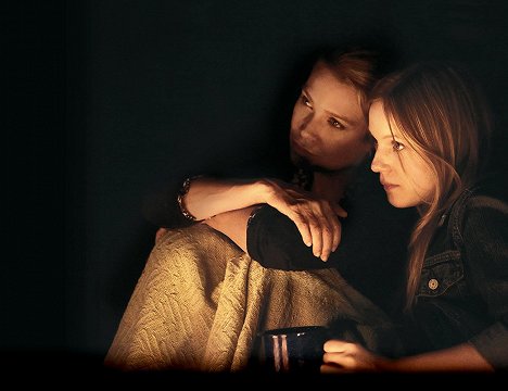 Laurie Holden, Emma Bell - The Walking Dead - Tag der Frösche - Filmfotos