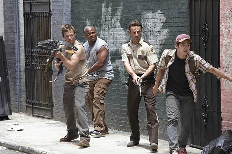 Norman Reedus, Irone Singleton, Andrew Lincoln, Steven Yeun - The Walking Dead - Tell It to the Frogs - Photos