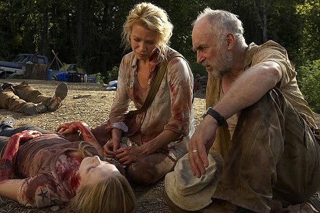 Emma Bell, Laurie Holden, Jeffrey DeMunn - The Walking Dead - Wildfire - Van film