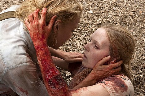 Laurie Holden, Emma Bell - The Walking Dead - Wildfire - Van film