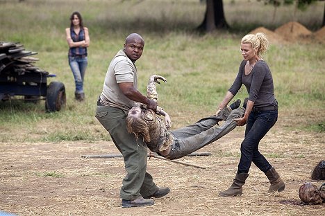 Irone Singleton, Laurie Holden - The Walking Dead - Nebraska - Photos