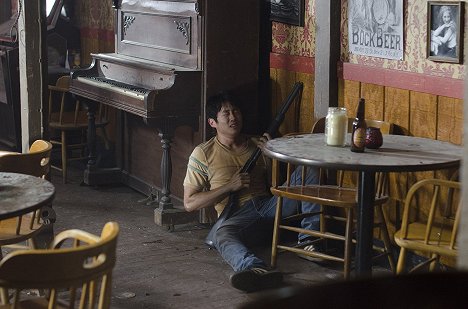 Steven Yeun - The Walking Dead - Am Abzug - Filmfotos