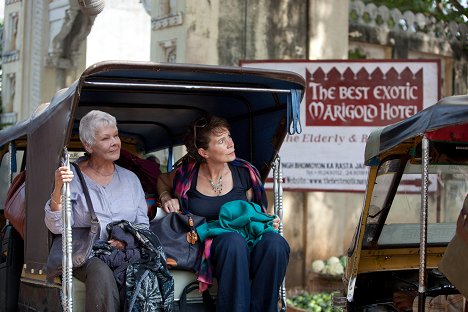 Judi Dench, Celia Imrie - The Best Exotic Marigold Hotel - Van film