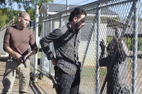 Jon Bernthal, Andrew Lincoln - The Walking Dead - 18 Miles Out - Photos