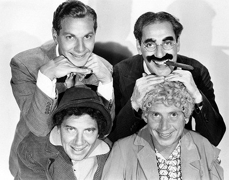 Zeppo Marx, Chico Marx, Groucho Marx, Harpo Marx - Die Marx Brothers im Krieg - Werbefoto
