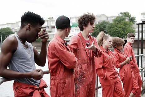 Nathan Stewart-Jarrett, Robert Sheehan, Lauren Socha, Antonia Thomas, Iwan Rheon - Misfits - Episode 1 - De la película