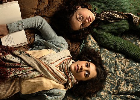 Ellie Kendrick, Felicity Jones - The Diary of Anne Frank - Filmfotos