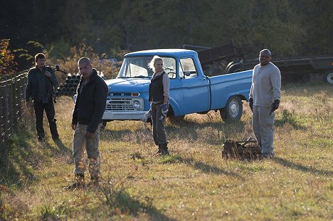 Norman Reedus, Jon Bernthal, Laurie Holden, Irone Singleton - The Walking Dead - Better Angels - Van film