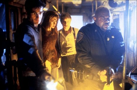 Jeremy Northam, Mira Sorvino, Giancarlo Giannini, Charles S. Dutton - Mutant - Z filmu