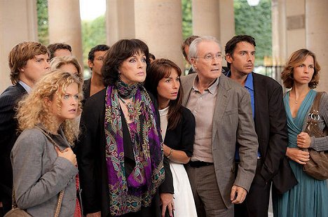 Marie Sambourg, Anny Duperey, Jennifer Lauret, Bernard Le Coq, Alexandre Thibault, Emilie Colli - Une famille formidable - Filmfotók