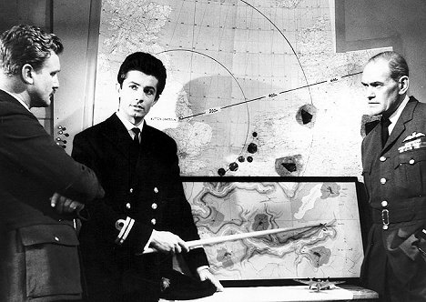 George Chakiris, Harry Andrews - 633 Squadron - Z filmu