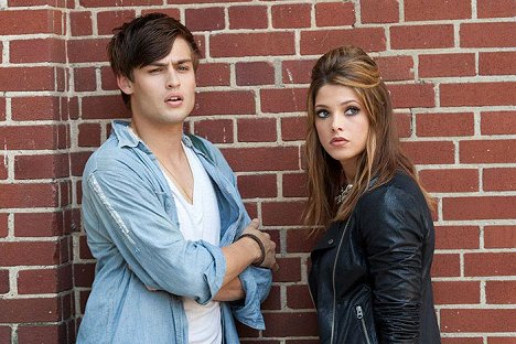 Douglas Booth, Ashley Greene - LOL - Z filmu