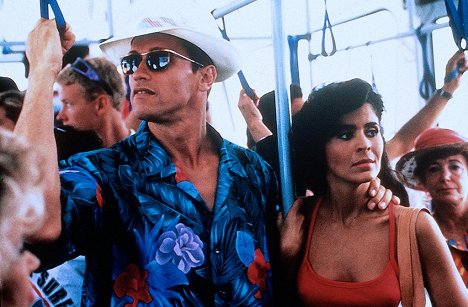 Arnold Schwarzenegger, Maria Conchita Alonso - Running Man - Filmfotos