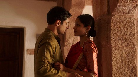 Riz Ahmed, Freida Pinto - Trishna - Z filmu