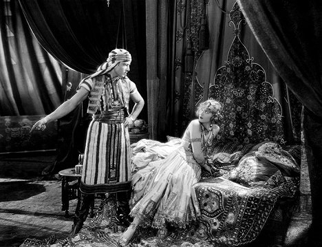 Rudolph Valentino, Vilma Bánky - Šejkův syn - Z filmu