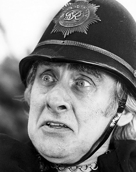 Spike Milligan - The Hound of the Baskervilles - Photos